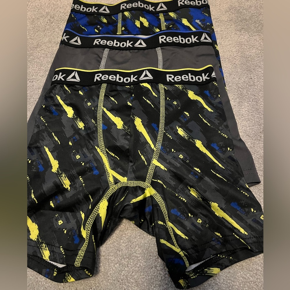 Reebok boys boxer briefs (set of 3) 
Gray and patterned size 8/10